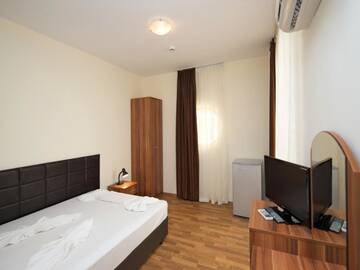 Семейный номер с балконом в Отеле Hotel Golden Ina